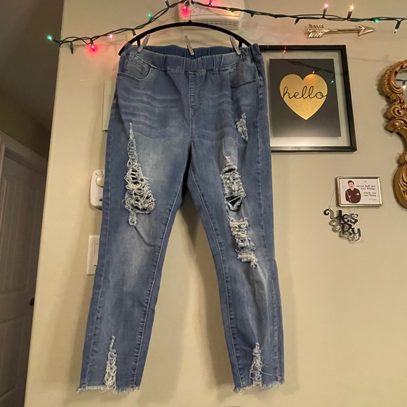 SHEIN Curve SXY - Ripped Jeans w/ Elastic Waistband - Picture 3 of 5